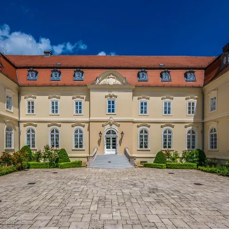 La Contessa Castle Szilvasvarad